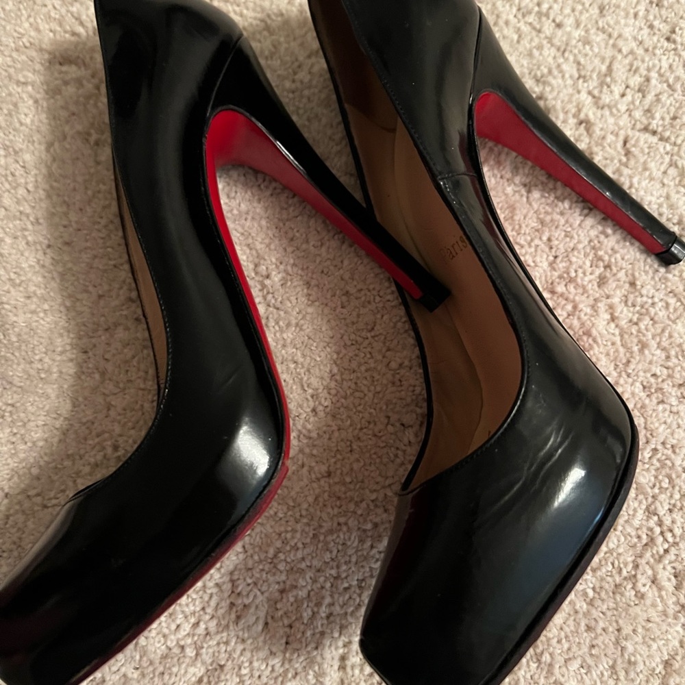 Black patent leather in good shape….given as a gift